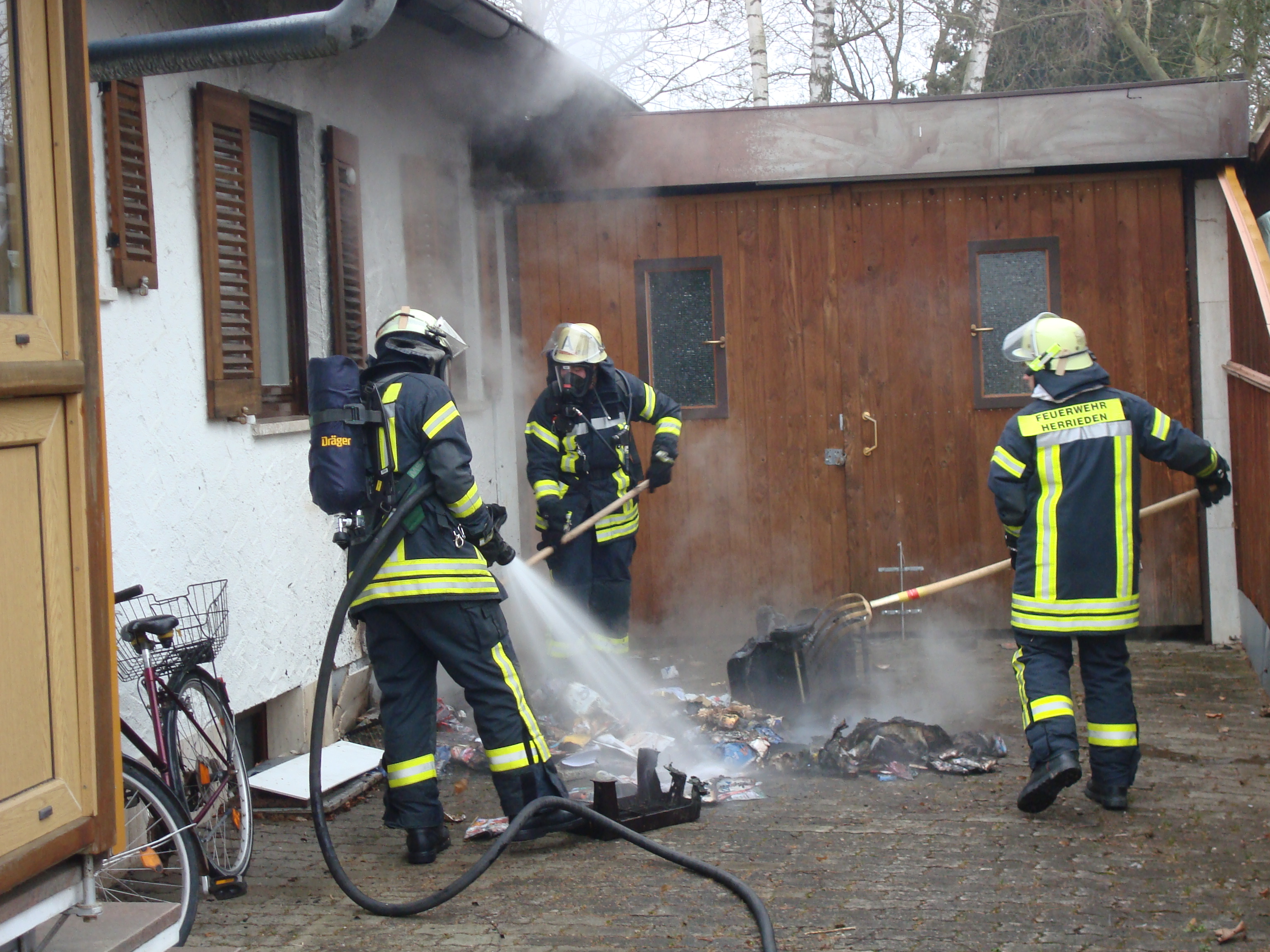 Mehr über den Artikel erfahren Brand Mülltonne