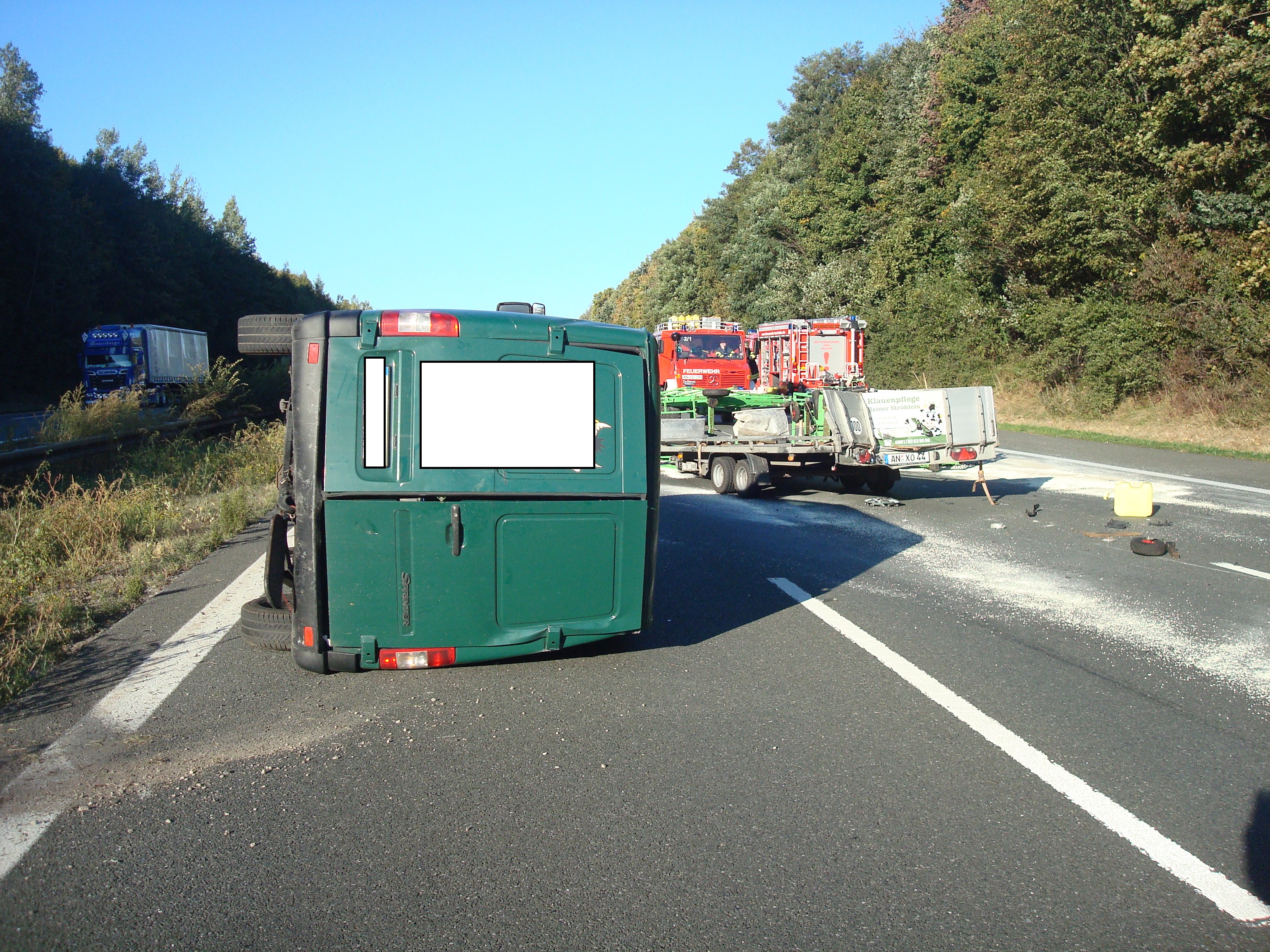 Mehr über den Artikel erfahren Umgestürzter Kleintransporter Autobahn KM 726