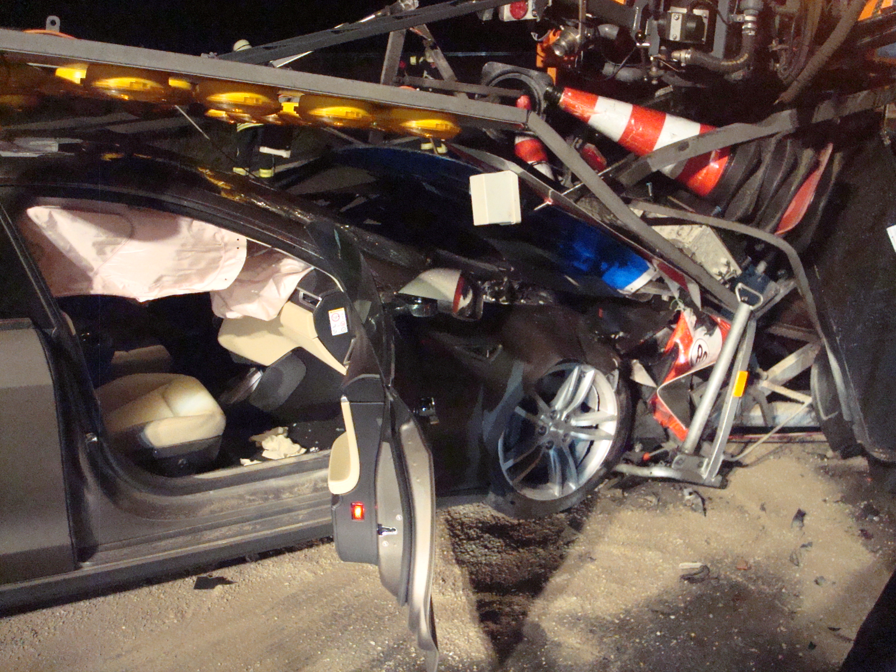 Mehr über den Artikel erfahren Verkehrsunfall Person eingeklemmt BAB6 Fahrtrichtung Heilbronn