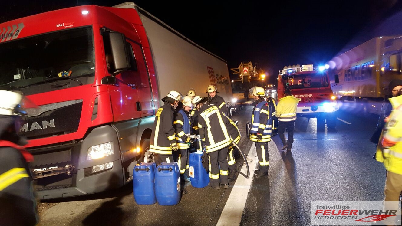 Mehr über den Artikel erfahren Auslaufende Betriebsstoffe nach VU BAB 6