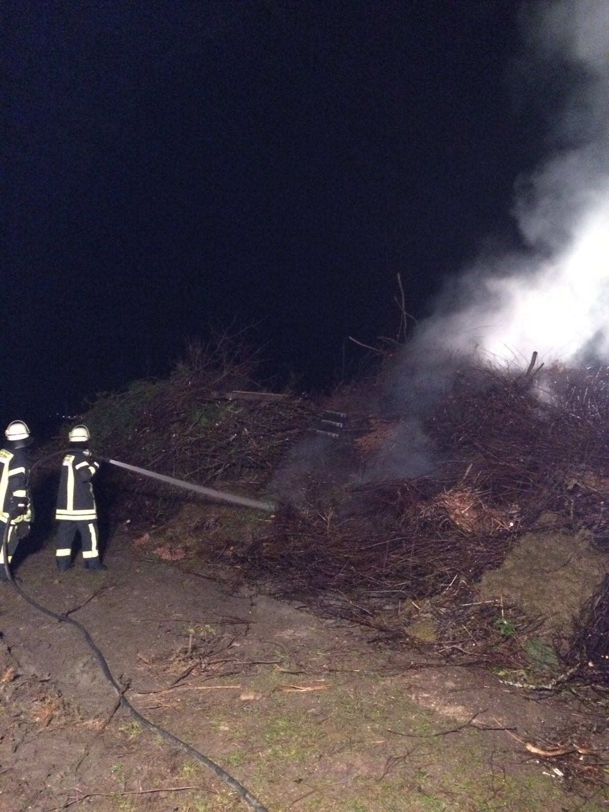 Mehr über den Artikel erfahren Brand Osterfeuer Sauerbach