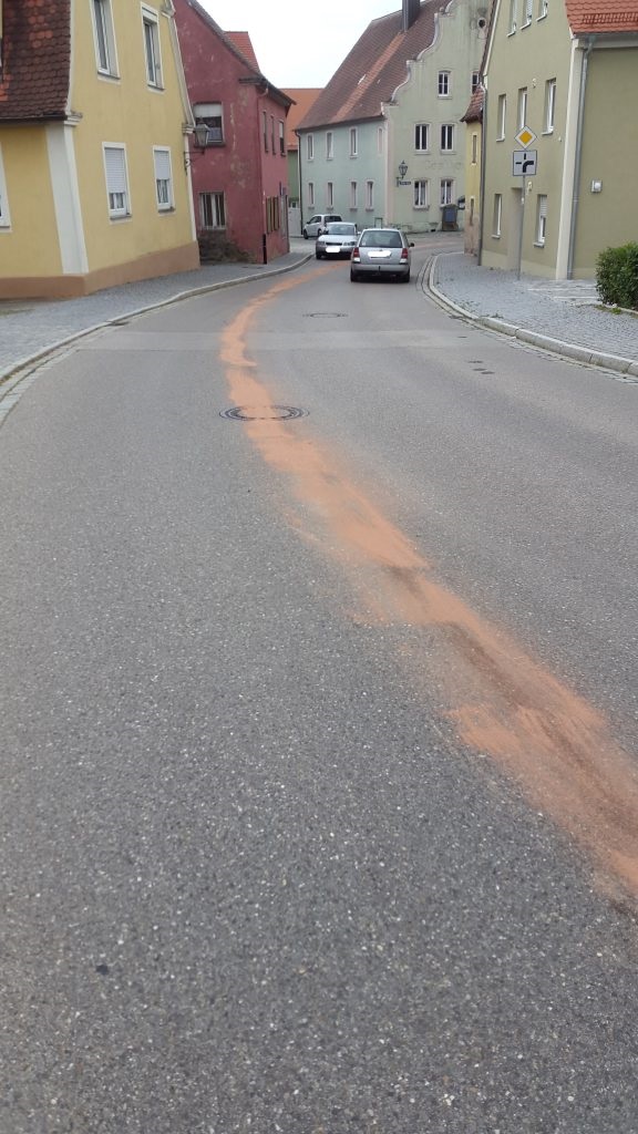 Mehr über den Artikel erfahren Ölspur im Stadtgebiet