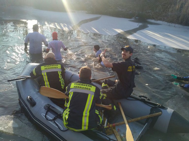 Mehr über den Artikel erfahren Eisschwimmen