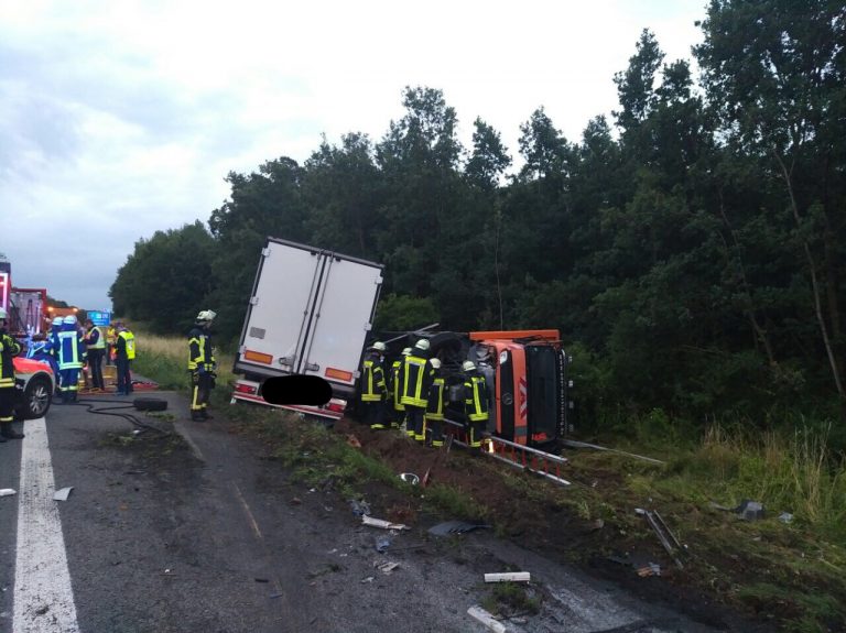 Mehr über den Artikel erfahren Schwerer LKW Unfall A6 KM739