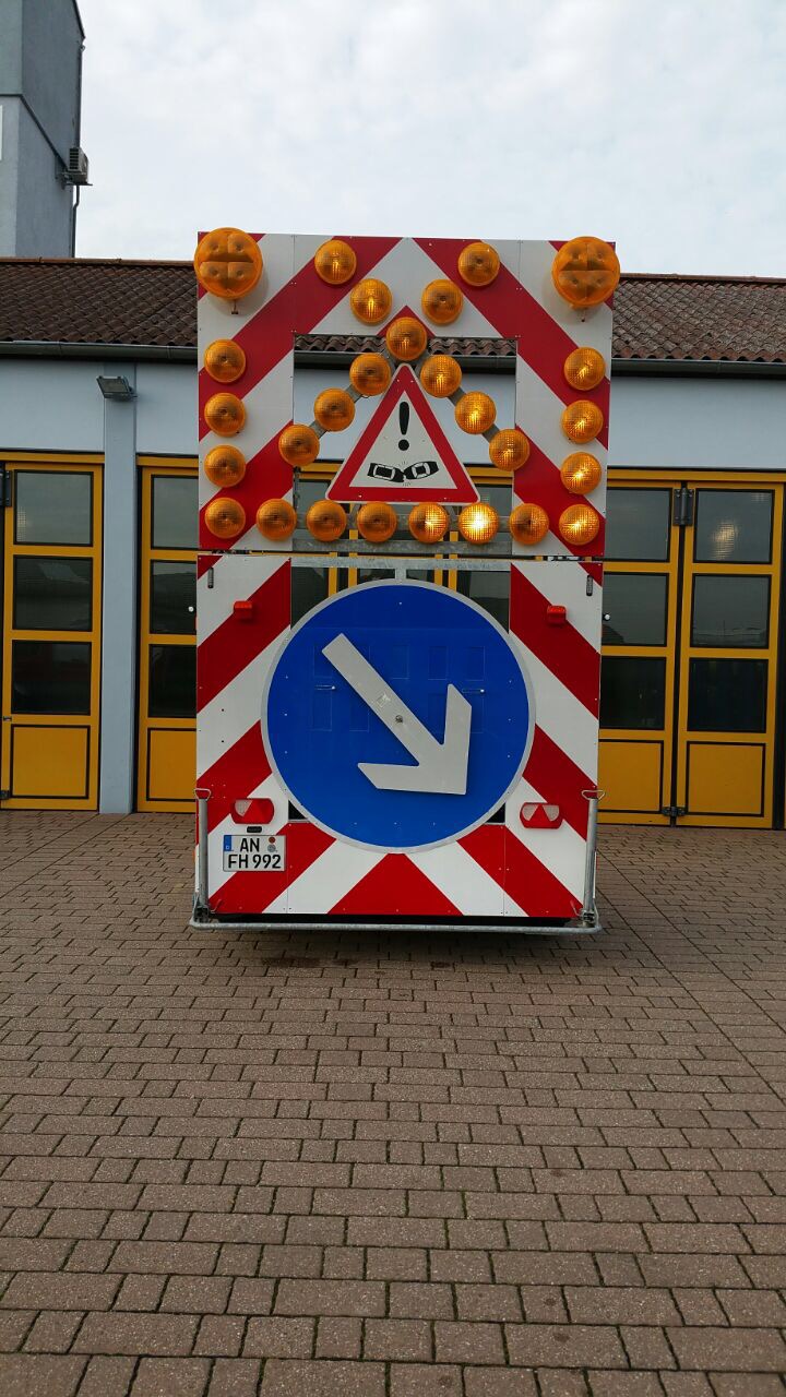 Mehr über den Artikel erfahren Verkehrsunfall / Person eingeklemmt