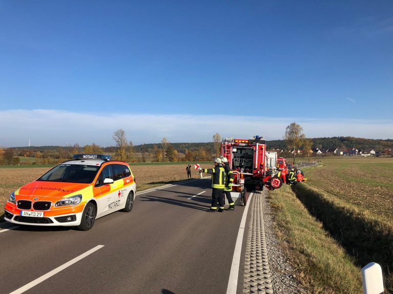 Mehr über den Artikel erfahren Verkehrsunfall, Person eingeklemmt