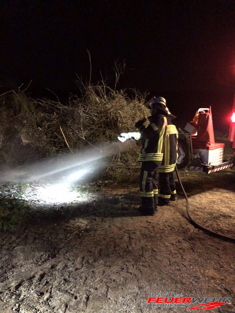 Mehr über den Artikel erfahren Brand Freifläche Sauerbach