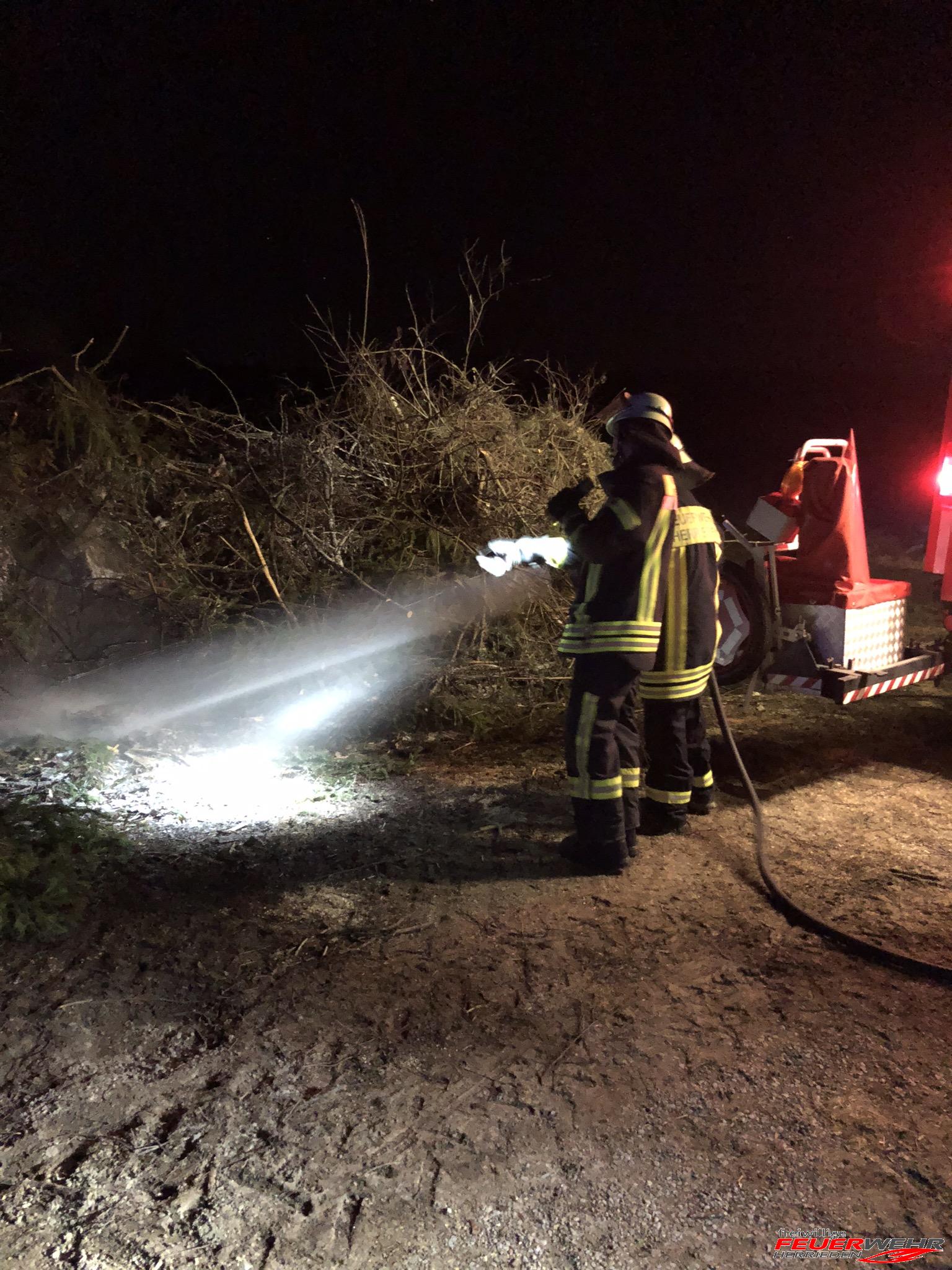 Mehr über den Artikel erfahren Brand Freifläche Sauerbach