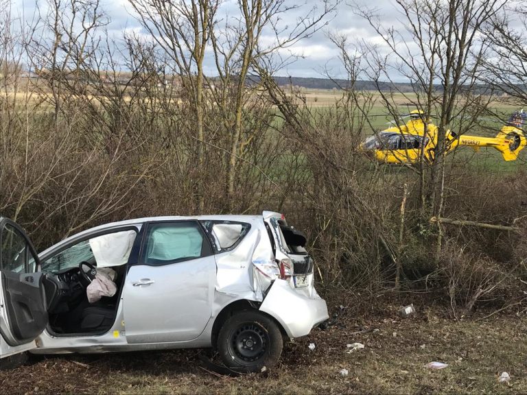 Mehr über den Artikel erfahren BAB 6 PKW brennt und von Autobahn abgekommen