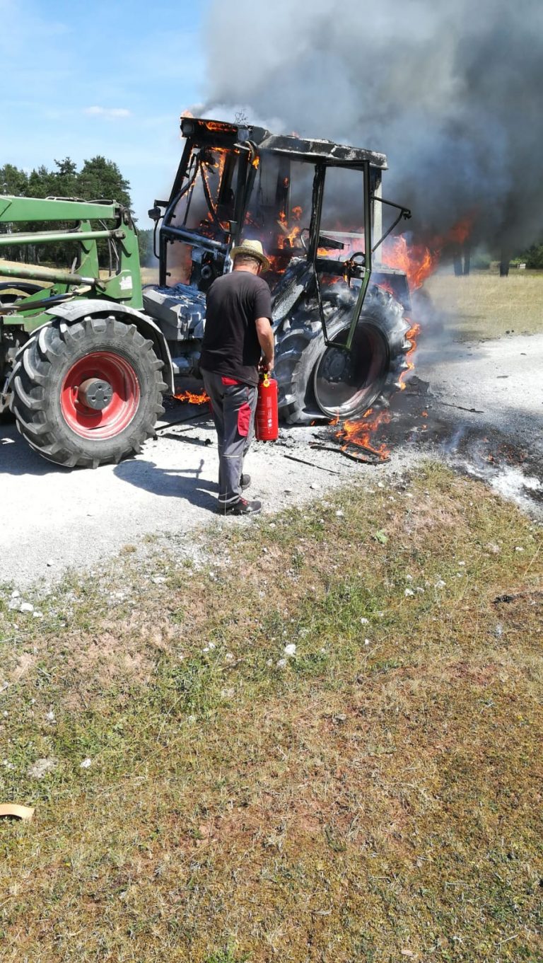 Mehr über den Artikel erfahren #57 Brand Traktor Heuberg