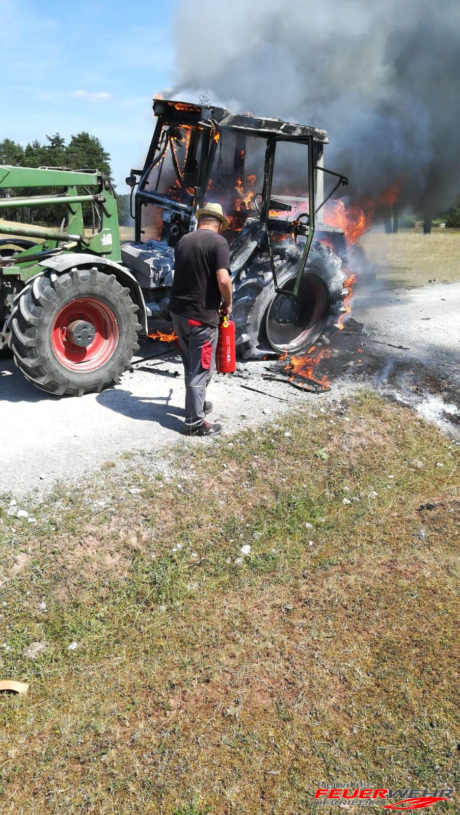 Mehr über den Artikel erfahren #57 Brand Traktor Heuberg