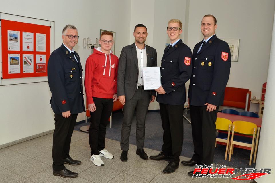 Spendenübergabe an die Jugendfeuerwehr Herrieden