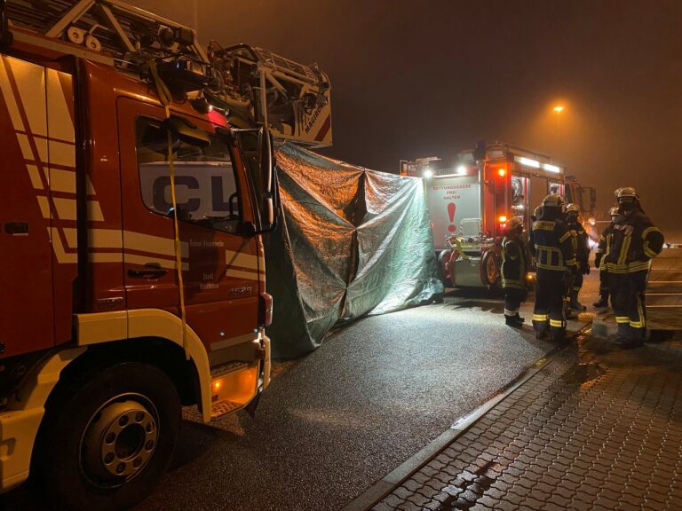 Mehr über den Artikel erfahren LKW öffnet akut