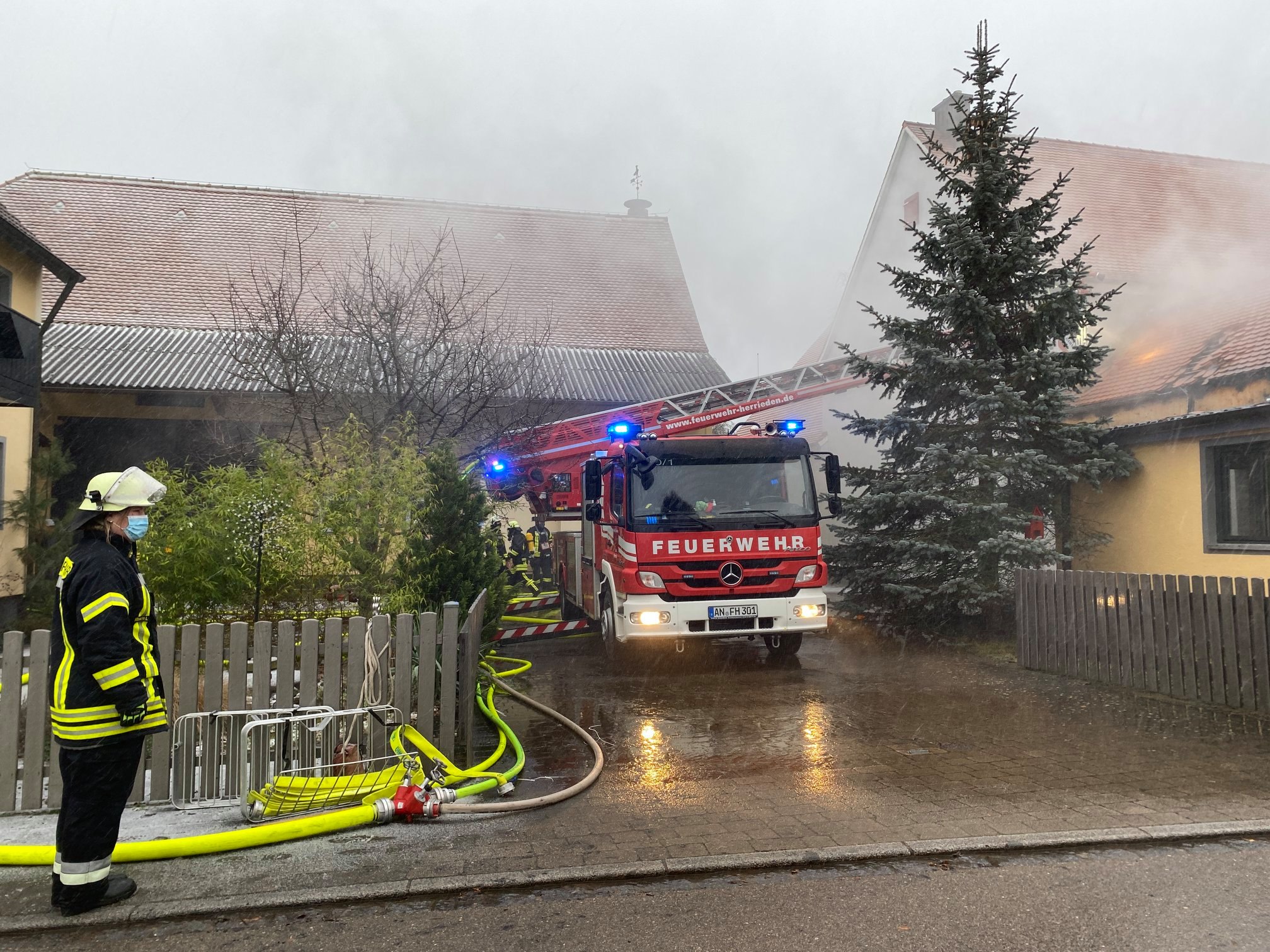 Mehr über den Artikel erfahren Brand Dachstuhl – Weiherschneidbach