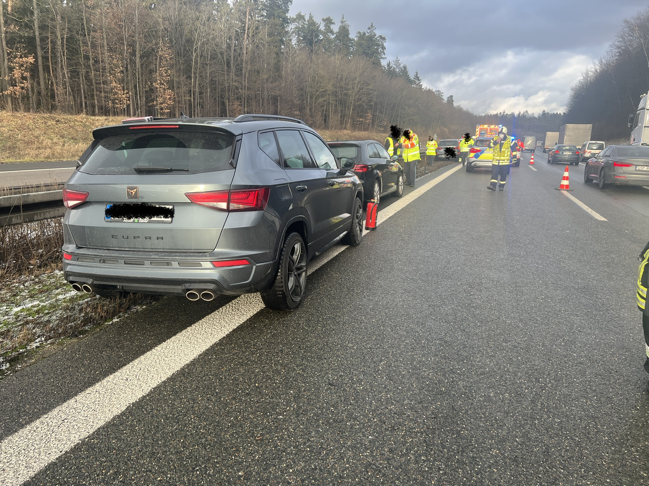 Mehr über den Artikel erfahren Verkehrsunfall mit mehreren Fahrzeugen
