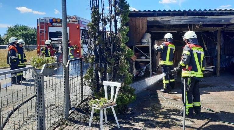 Mehr über den Artikel erfahren Brand Garage in Aurach