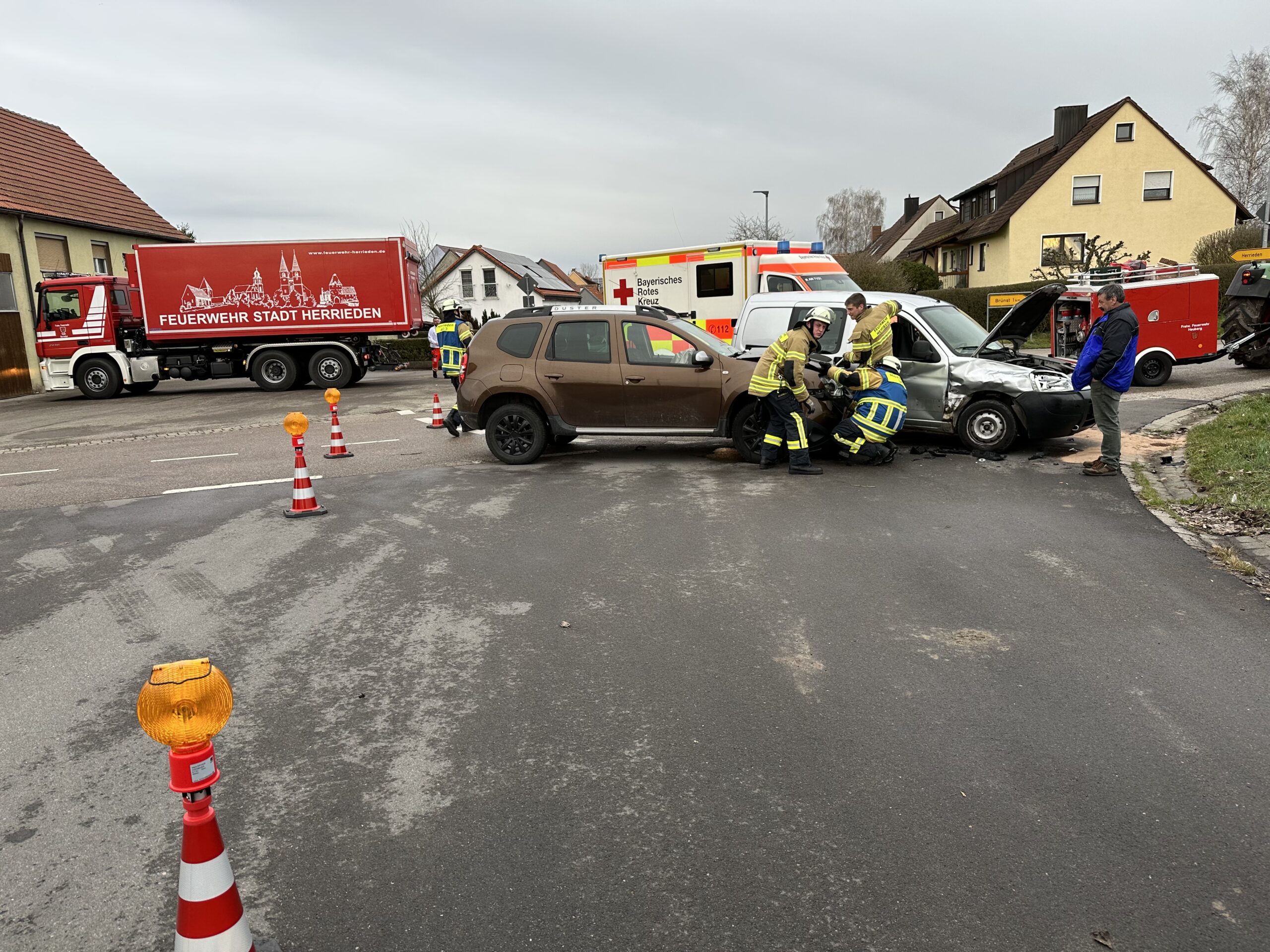 Mehr über den Artikel erfahren Verkehrsunfall mit PKW