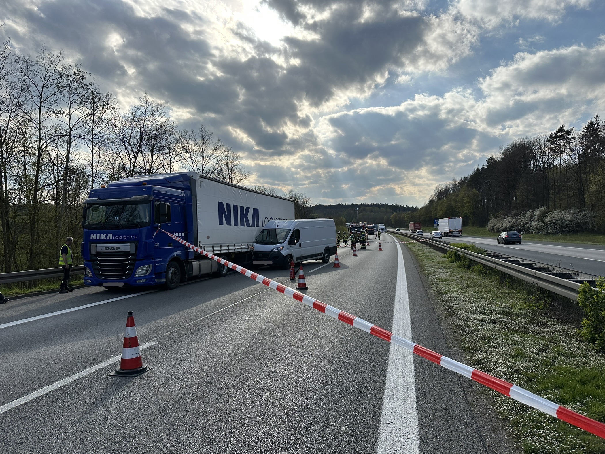 Mehr über den Artikel erfahren VU LKW mit Gefahrgut BAB6