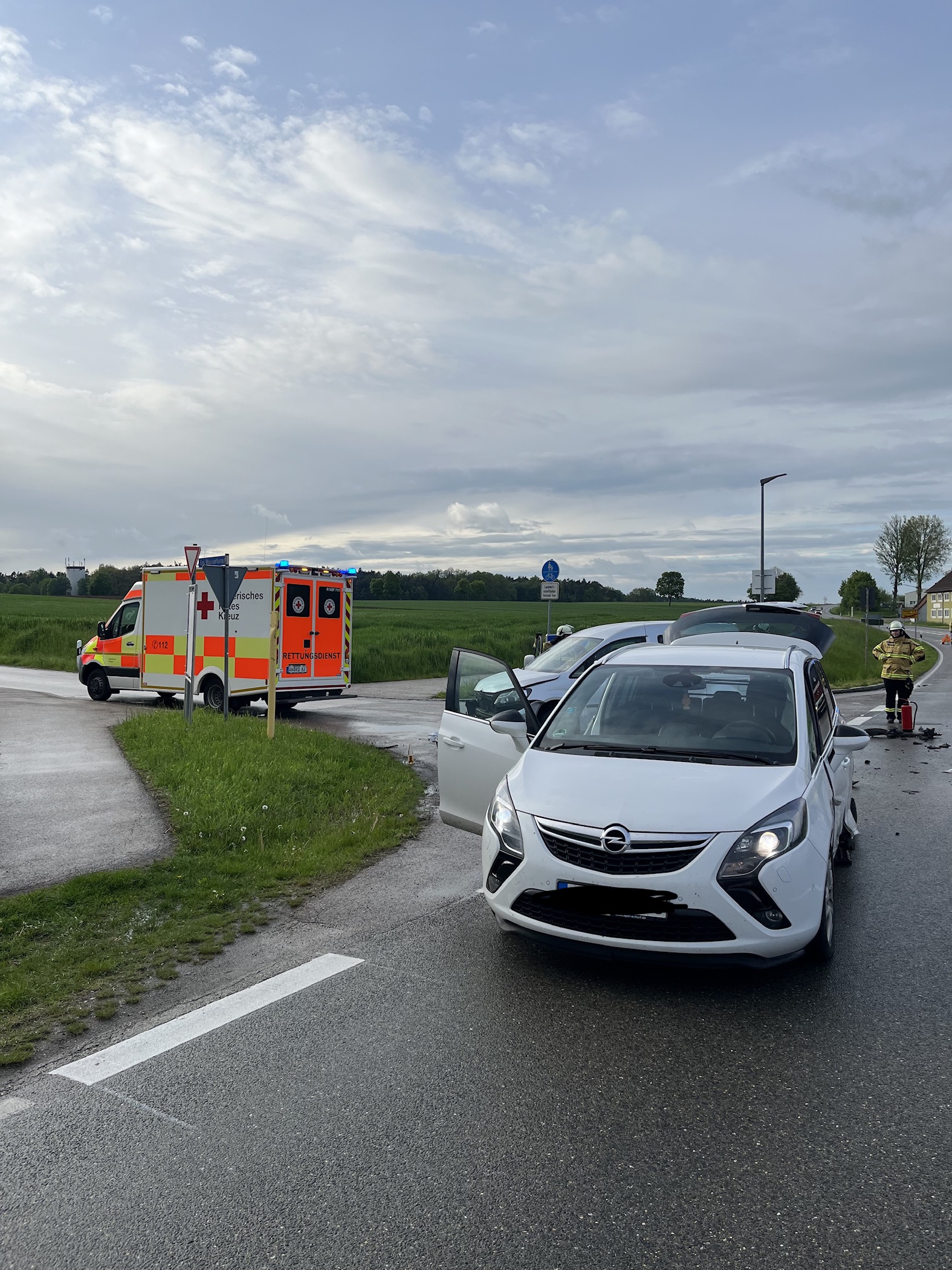 Mehr über den Artikel erfahren Verkehrsunfall PKW