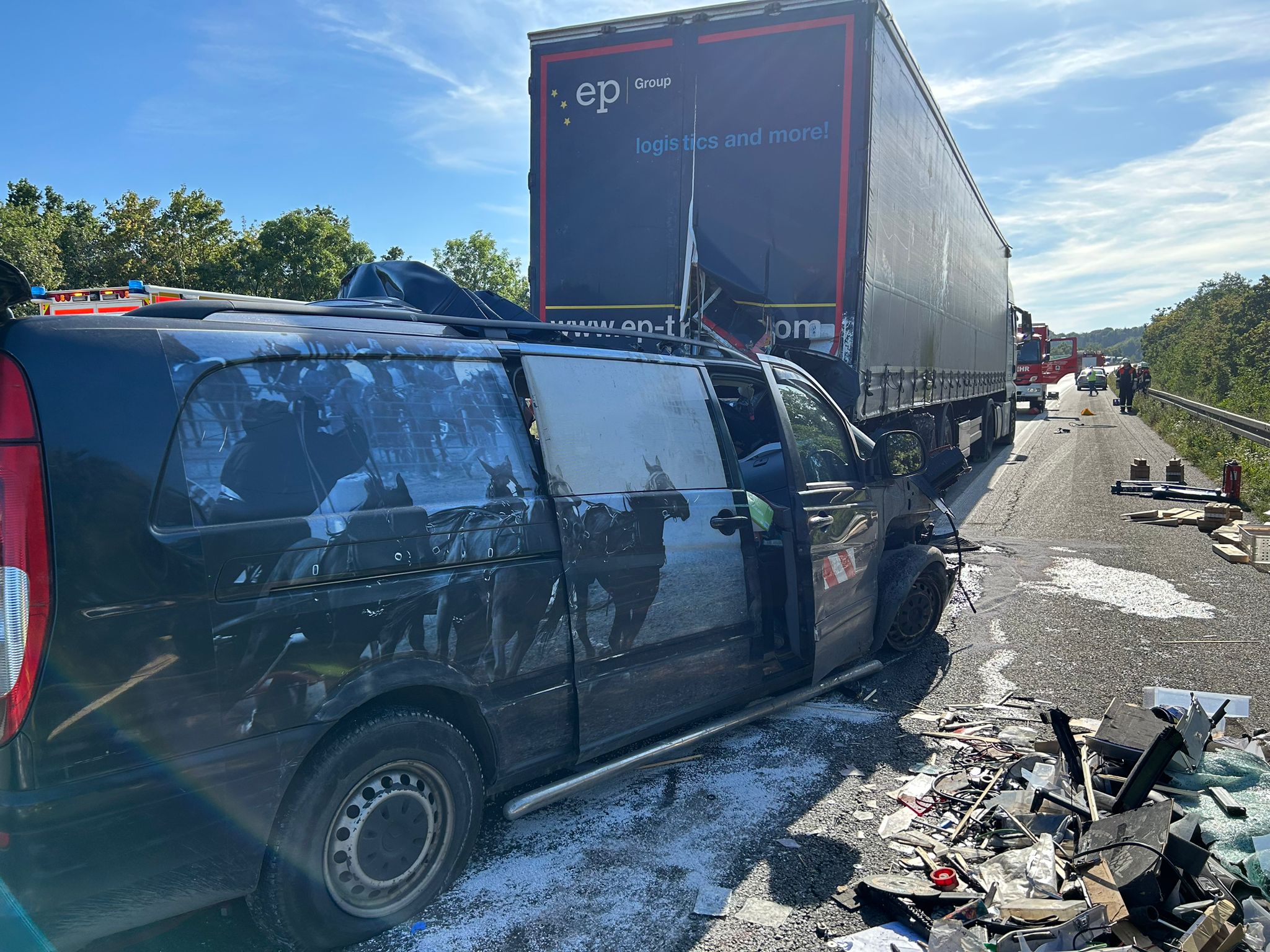 Mehr über den Artikel erfahren VU LKW mit eingeklemmter Person, BAB6