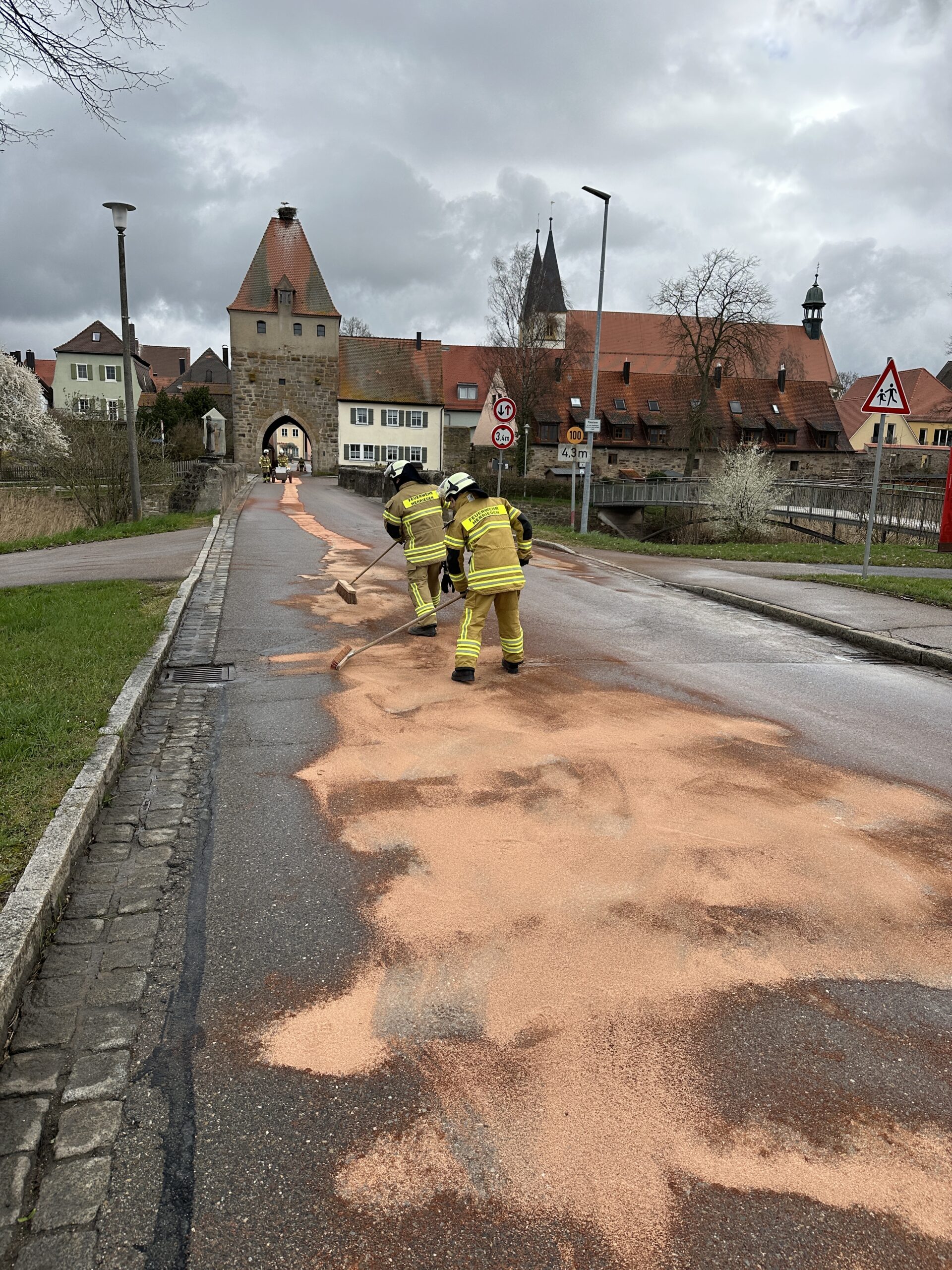 Mehr über den Artikel erfahren Größere Ölspur