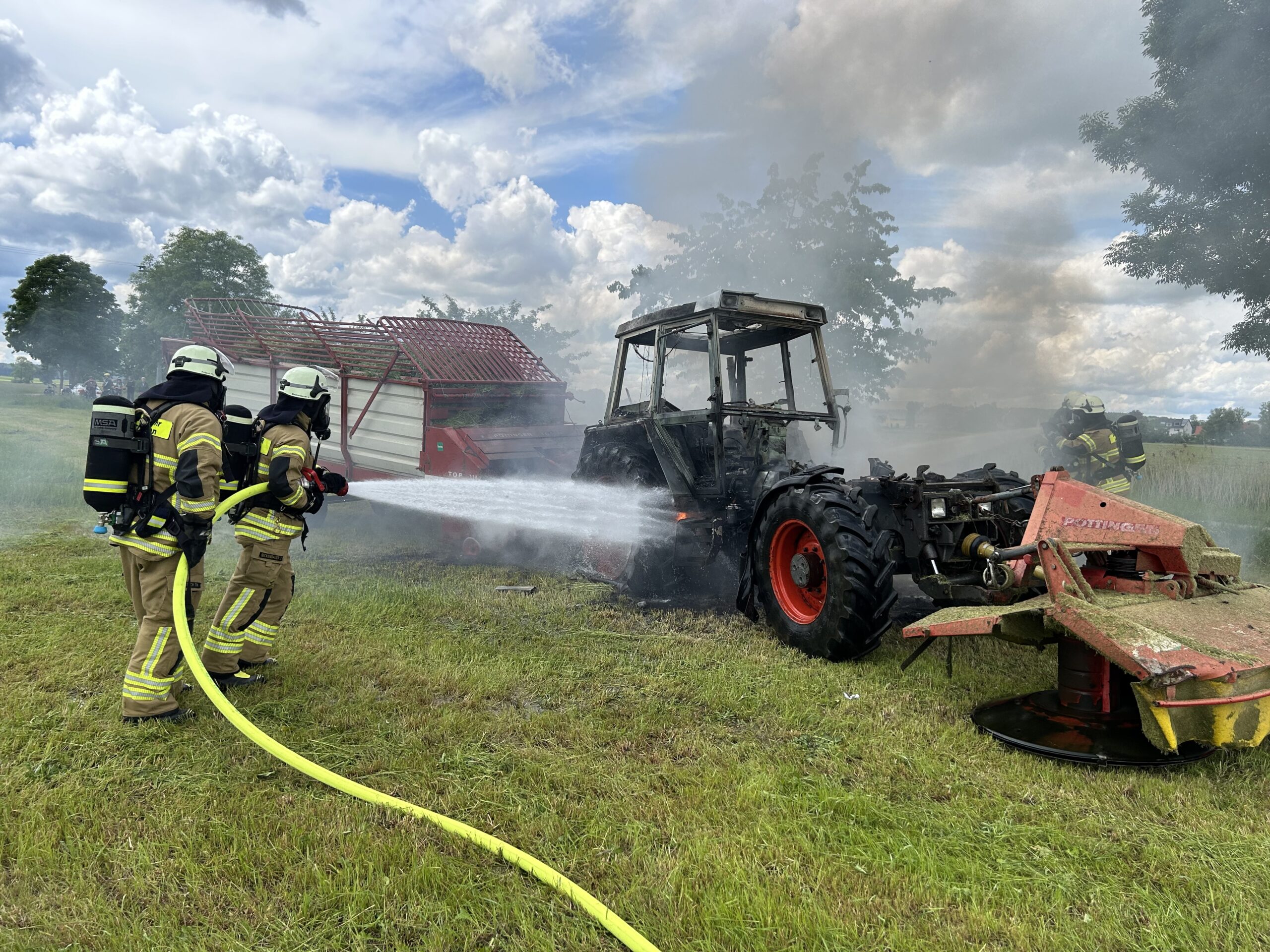 Mehr über den Artikel erfahren Brand Traktor