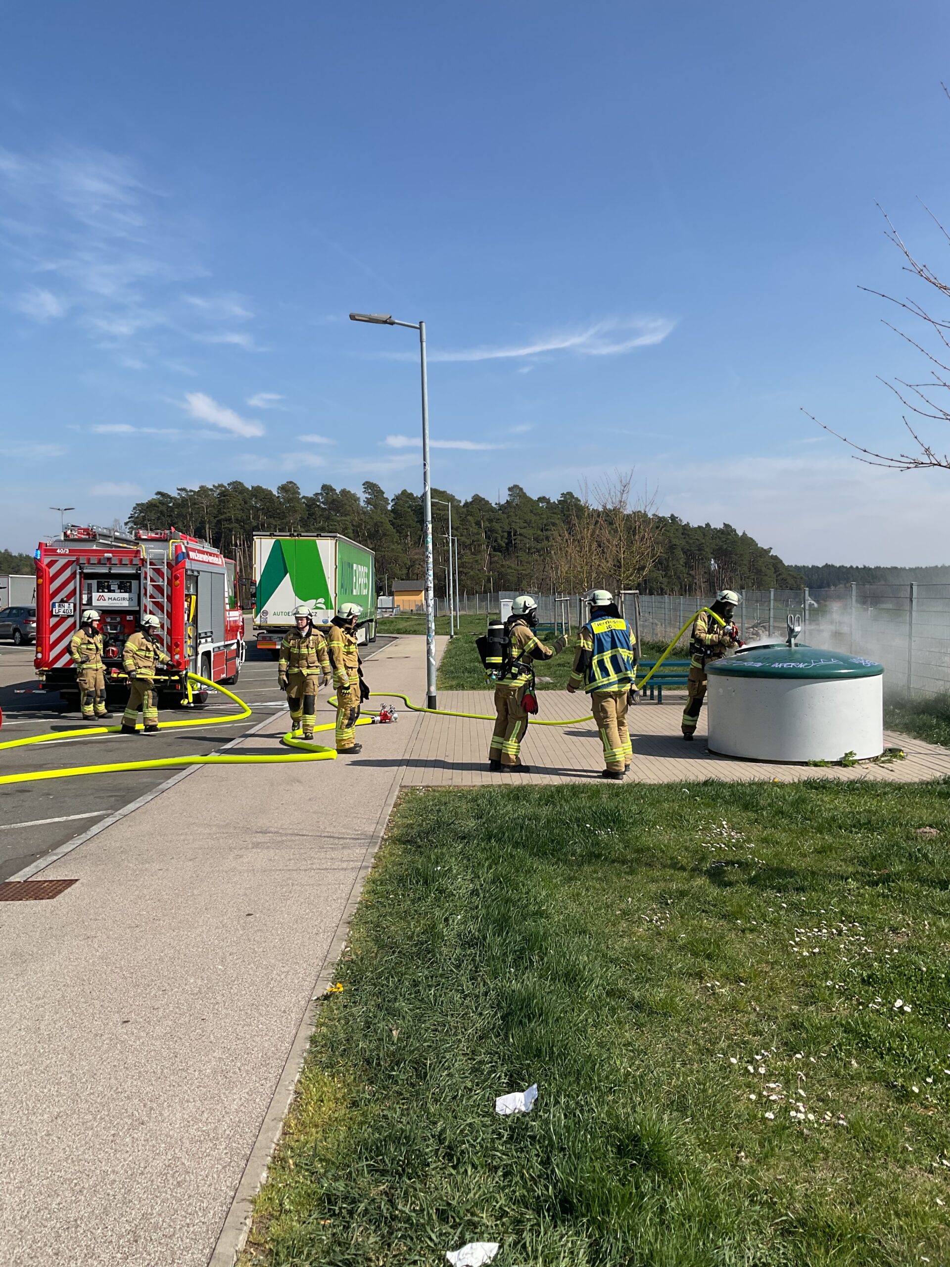 Mehr über den Artikel erfahren Brand Müllcontainer, A6